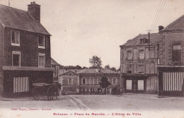 A16-61)  BRIOUZE - PLACE DU MARCHE - L ' HOTEL DE VILLE - ANIMEE - CAFE DU COMMERCE - ATTELAGE - EN  1946  - ( 2 SCANS ) - Briouze