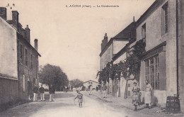 B1-18) AVORD - CHER  - GENDARMERIE - ANIMATION - HABITANTS ET  FILLETTE AVEC JEU DE CERCEAU - 2 SCANS - Avord