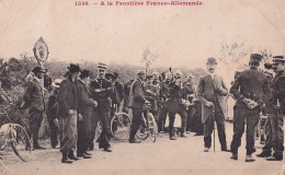 B8- DOUANE - A LA FRONTIERE FRANCO - ALLEMANDE - ANIMATION -  ( 2 SCANS ) - Aduana