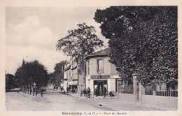 B19-95) BEAUCHAMP  - PLACE  DU  MARCHE  - CAFE DE LA POSTE  - HABITANTS - ( 2 SCANS ) - Beauchamp