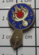 615c Pin's Pins / Beau Et Rare : POLICE / LOUPE ENQUETEUR CPPJ - Policia