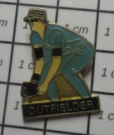 117 Pin's Pins / Beau Et Rare / SPORTS / BASE-BALL JOUEUR OUTFIELDER - Baseball