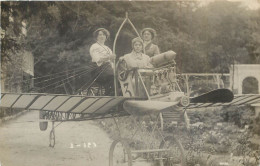 (S15) 92 LE PLESSIS ROBINSON. Rare Photo Cpa Femmes Sur Un Aéroplane à Hélice 1912 - Le Plessis Robinson
