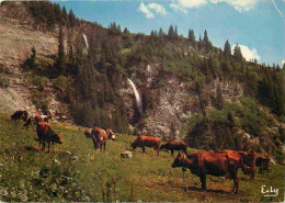 Animaux - Vaches - Le Troupeau Près De La Cascade - CPM - Etat Pli Visible - Voir Scans Recto-Verso - Vaches