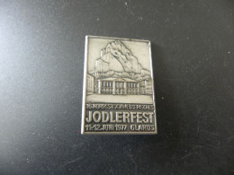 Old Badge Schweiz Suisse Svizzera Switzerland - Jodlerfest Glarus 1977 - Non Classificati