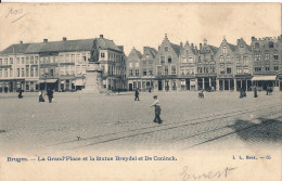 BRUGGE     LA GRAND'PLACE ET LA STATUE BREYDEL ET DE CONINCK                         VOIR IMAGES - Brugge