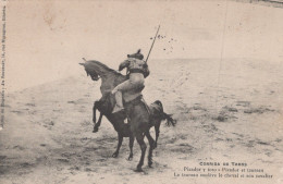 CORRIDA DE TOROS LE TAUREAU SOULEVE LE CHEVAL ET SON CAVALIER BORS ABIMES CF SCAN - Stierkampf