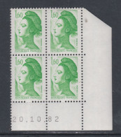 France Type Liberté N° 2219 XX : 1 F. 60 Vert En Bloc De 4 Coin Daté Du 20 . 10 . 82 Sans Charnière TB - 1980-1989