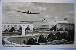 Avion / Airplane /  Douglas DC.3 Over Tempelhof Airport, Berlin / Flughafen Tempelhof - Vliegvelden