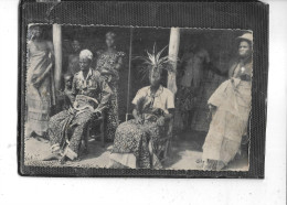 Afrique-Moyen Congo-M'BE-Une Vue De " MAKOKO Roi Des BATEKE Et Sa FAMILLE- Devant Son Palais - French Congo