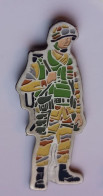 N461 Pin's Militaire Soldat Soldier Zouave Légionnaire GI ? De Quel Pays ?  Achat Immédiat - Army