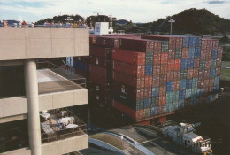 1 AK Panama * Panamakanal - Ein Containerschiff In Der Miraflores-Schleuse * - Panama