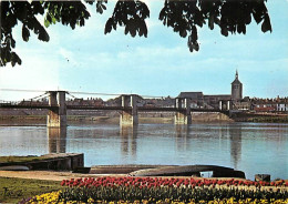 45 - Jargeau - L'ancien Pont Suspendu Sur La Loire Et L'église Saint-Etienne - CPM - Voir Scans Recto-Verso - Jargeau