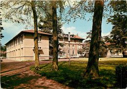 95* BEAUMONT SUR OISE  Centre Education Scolaire CPM (10x15cm)         MA75-1229 - Beaumont Sur Oise