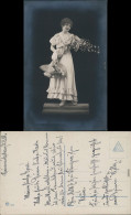 Ansichtskarte  Frau (Bild/ Portrait) - Frau Mit Blumen 1916 - Personaggi