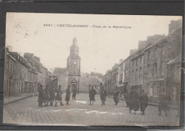 22 - CHATELAUDREN - Place De La République - Châtelaudren