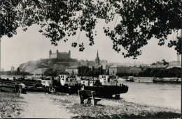 Ansichtskarte Pressburg Bratislava Burg Bratislava Mit Kähne Davor 1973 - Slovaquie