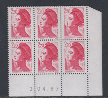 France Type Liberté N° 2376 XX :  2 F. 20  Rouge  En Bloc De 6 Coin Daté Du 3 . 04 . 87 ;  Gomme Légèrement Altérée, TB - 1980-1989