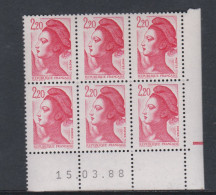 France Type Liberté N° 2376 XX :  2 F. 20  Rouge Bloc De 4 Coin Daté Du 15 . 03 . 88 ; 1 Barre Gomme Lég. Altérée, TB - 1980-1989