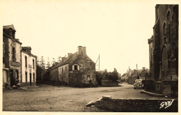 St Jacut * Place De L'église Du Village - Autres & Non Classés