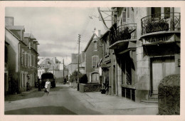 Carte Postale : Vue Du Bourg à Carantec , Finistère - France . - Carantec