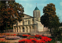 17 - Surgères - L'Eglise Notre-Dame - Façade Romane Du XIIe Siècle - Fleurs - CPM - Voir Scans Recto-Verso - Surgères