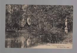 CPA - 88 - Vittel - Une Vue Dans Le Parc - Circulée En 1916 - Vittel