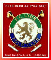 DUPER PIN'S SPORT : POLO CLUB De LYON (69 émaillé Grand Feu Base Or, Format 2,3X2,5cm - Autres & Non Classés