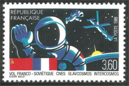 355 France Yv 2571 Espace Space Cosmonaute Cosmonaut Drapeau Flag MNH ** Neuf SC (2571-1b) - Francobolli