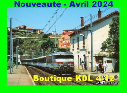 RU 2180 - Train, Loco BB 7304 En Gare - COLLIOURE - Pyrénées Orientales - SNCF - Stations - Met Treinen