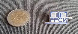 PIN'S PINS BADGE FFCV FEDERATION FRANCAISE CINEMA VIDEO ? CHAR A VOILE ? INCONNU - Trademarks
