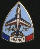 77655-Pin's .France Alpha Jet.Avion..Militaire.Armée..signé Paris Insignes. - Avions