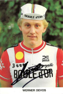 CARTE CYCLISME WERNER DEVOS SIGNEEE TEAM BOYULE D'OR 1983 ( COUPE FORMAT 10,3 X 15, VOIR PARTIE ARRIERE ) - Radsport