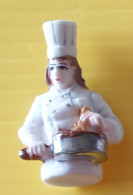 Fève  Perso - Geste Du Boulanger Pâtissier  - Le Chocolat - Casserole Boulangerie La Gourmandise D' Epineuil - Personnages