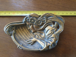 Petit Vide Poche En Bronze Art Nouveau - Art Nouveau / Art Deco