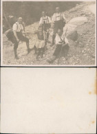 Foto  Wanderer Wandern Männer Und Frau In Tracht 1925 Privatfoto - Unclassified