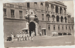 Monte Carlo   LA  Releve De La Garde Devant Le Palais Princier  Animée - Prinselijk Paleis