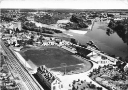 St Léger Des Vignes * Le Stade ( Centre Fresneau ) Et Panorama Sur Decize , Vue Aérienne * Stadium Estadio Football - Andere & Zonder Classificatie