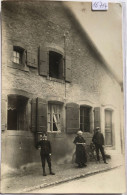 Allaman 1927 : Grand-mère Et Deux Jeunes Gens Devant Leur Maison (16'714) - Allaman