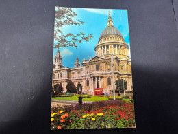 15-4-2024 (2 Z 6) UK (posted To Autralia 1971) London St Paul Cathedral - Eglises Et Cathédrales
