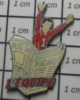 2022 Pin's Pins / Beau Et Rare / MEDIAS / JOURNAL L'EQUIPE VARIANTE MAILLOT ROUGE PLUS VITE PLUS HAUT PLUS FORT Par BERA - Mass Media