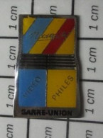 211c Pin's Pins / Beau Et Rare / CINEMA / VIDEOPHILES SARRE-UNION CASSETTES VIDEO - Cine