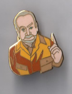 PIN'S THEME PERSONNAGE POLITIQUE  CHARLES HERNU  DU BEBETE SHOW - Celebrities