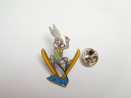 Superbe Pin's En EGF , BD Comics , Personnage , Bugs Bunny , Warner Bros ,  Signé Démons & Merveilles - Cómics