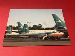 AÉROPORT DE LUXEMBOURG. LUXAIR. Camion Citerne ESSO - Aérodromes