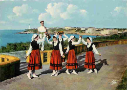 Folklore - Costumes - Pays Basque - Groupe Folklorique Bi-Harri De Biarritz - Danse Des Pommes - Voir Scans Recto Verso - Costumi