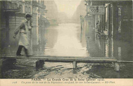 75 - Paris - Crue De La Seine De Janvier 1910 - Un Pont De La Rue De La Pépinière - Au Fond Ia Rue Saint-Lasare - Animée - Inondations De 1910