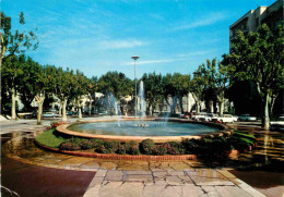 13 - Salon De Provence - Place De La Libération - CPM - Etat Pli Visible - Voir Scans Recto-Verso - Salon De Provence