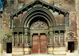 13 - Arles - Cathédrale Saint Trophime - Le Porche - Carte Dentelée - CPSM Grand Format - Voir Scans Recto-Verso - Arles