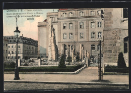 AK Chemnitz I. S., Uralte Versteinerte Baumstämme Am Neuen Theater Und Museum  - Theatre